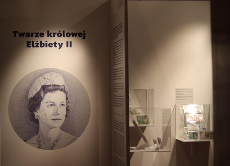 Muzeum chce uhonorować pamięć Elżbiety II – wznowiło specjalną ekspozycję, Muzeum Poczty i Telekomunikacji