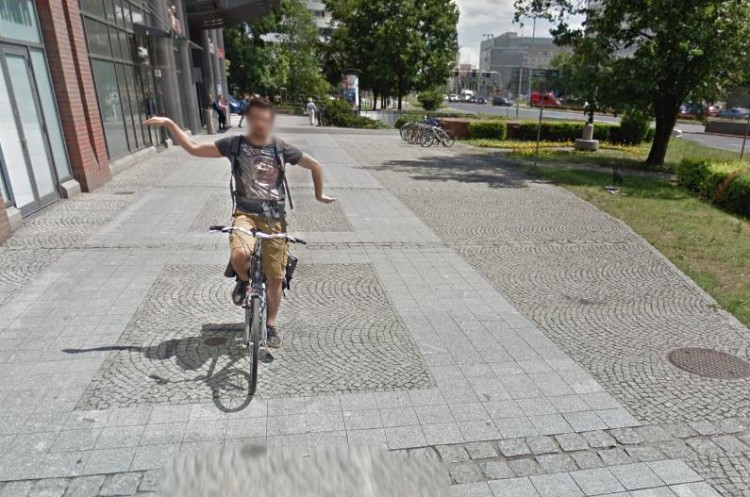 Co oni wyprawiają? Wrocławianie przyłapani przez kamery Google Street View, Google Street View