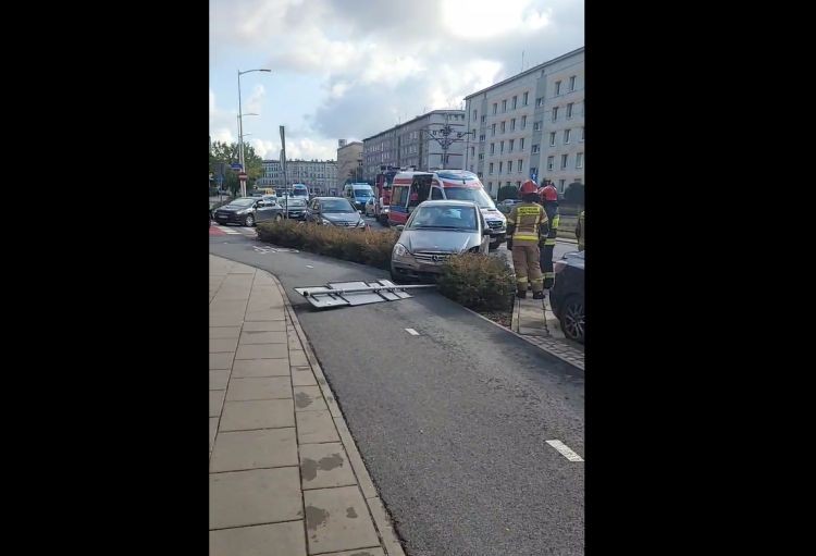 Wrocław: Wypadek na Grabiszyńskiej. Auto dachowało, ulica była zablokowana, Pomoc Drogowa AUTO-HARD