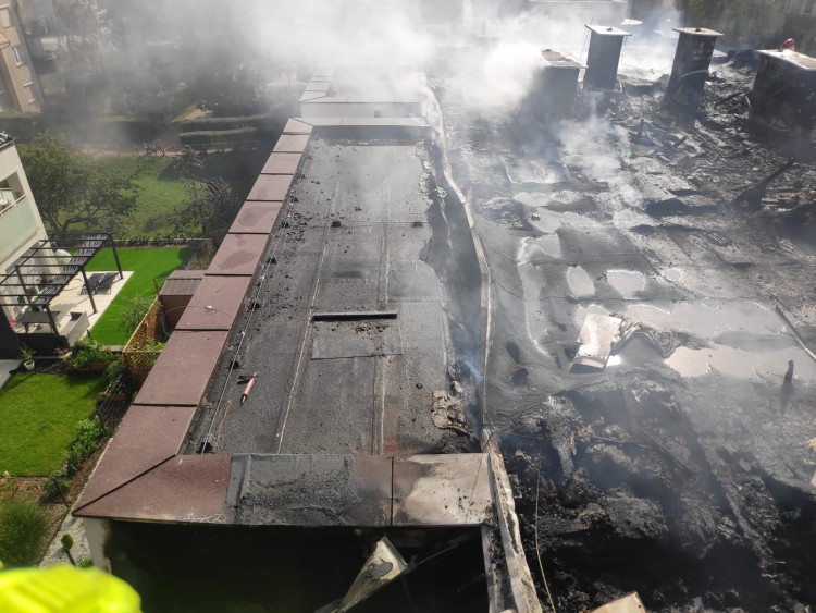 Tak wyglądał pożar dachu we Wrocławiu. Zdjęcia z akcji, fot. mł. bryg. Łukasz Markiewicz