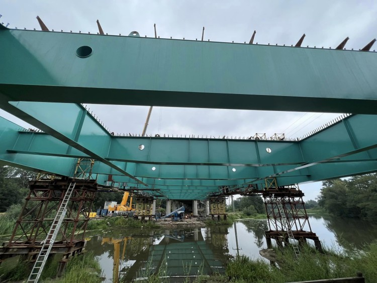 Nowy most na Alei Wielkiej Wyspy: Pierwsze łuki już nad rzeką Oławą, Wrocławskie Inwestycje
