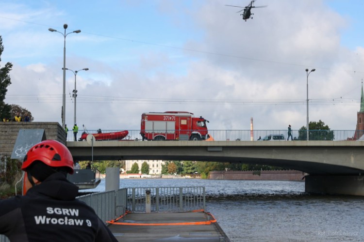 Powódź i tonący statek we Wrocławiu. 300 strażaków w akcji. Trwają ćwiczenia Odra 2022, kpt. Piotr Zwarycz/Państwowa Straż Pożarna