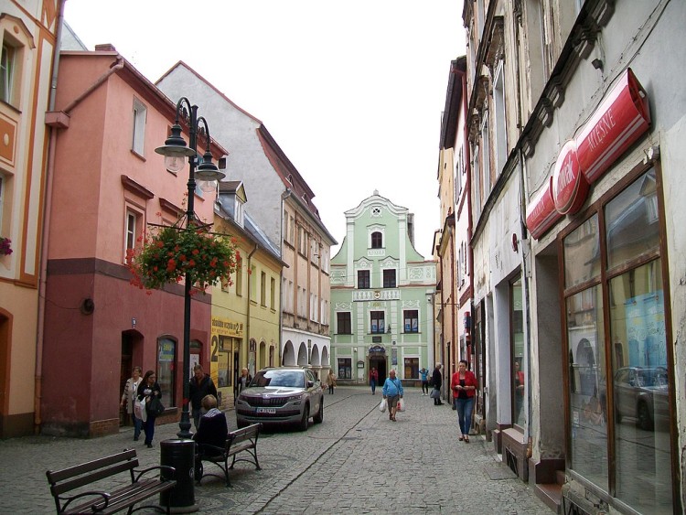 W tych miastach Dolnego Śląska ludzie nie chcą mieszkać. A to znane kurorty!, Antekbojar/Wikimedia Commons