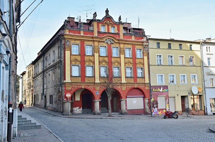 W tych miastach Dolnego Śląska ludzie nie chcą mieszkać. A to znane kurorty!, 1089hruskapetr/Wikimedia Commons