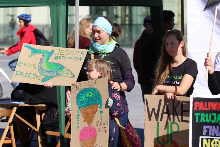 Wrocław: Młodzieżowy Strajk Klimatyczny na placu Wolności. 