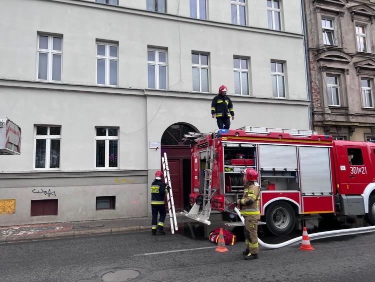 Wrocław: Pożar na Podwalu. Straż pożarna walczyła z ogniem, klim