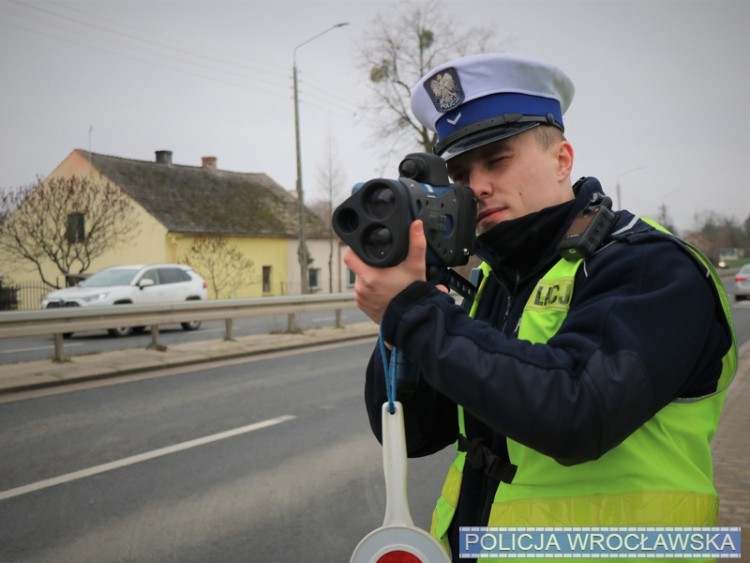Niebezpiecznie na drogach: wciąż dużo pijanych kierowców, Policja Wrocław