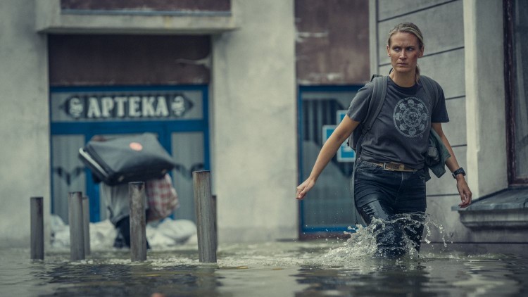 Tak wygląda Wrocław w serialu Wielka Woda. Jak pokazano powódź z 1997 roku? [KADRY Z FILMU], Materiały Netflix - serial Wielka Woda