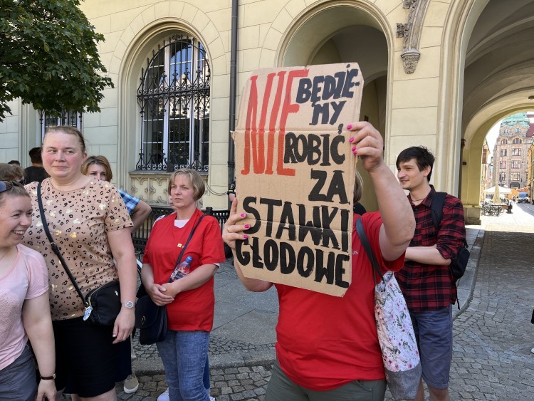Wrocław: Drugi protest pracowników Domów Pomocy Społecznej. Pójdą pod Ratusz, Jakub Jurek