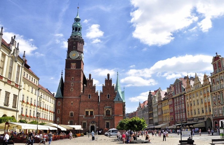 Wrocław zaciąga ogromny kredyt. Spłatę zostawia następnemu prezydentowi, 