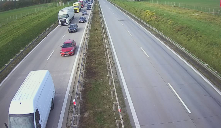 Wypadek na trasie do Wrocławia. Trudności z przejazdem, jedna osoba ranna, 