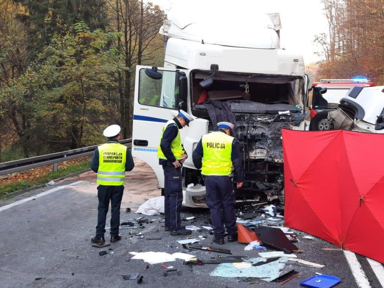 Śmiertelny wypadek na krajowej 8. Droga jest zablokowana, Inspekcja Transportu Drogowego Wrocław