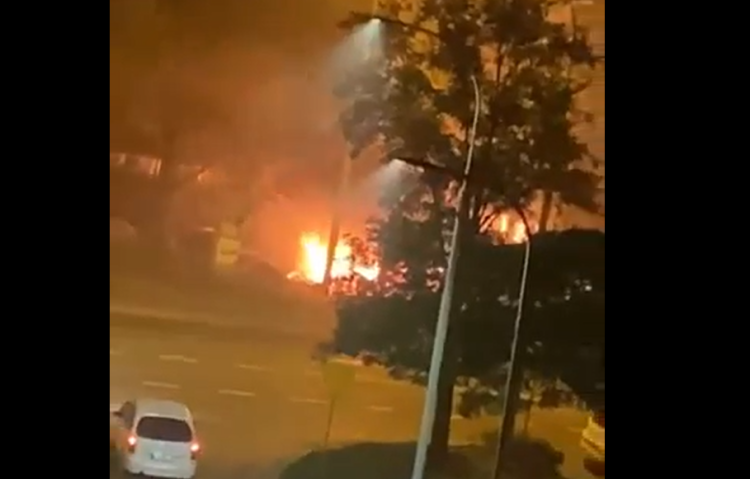 Wrocław: Niebezpieczny pożar samochodów [FILM], Pomoc Drogowa AUTO-HARD