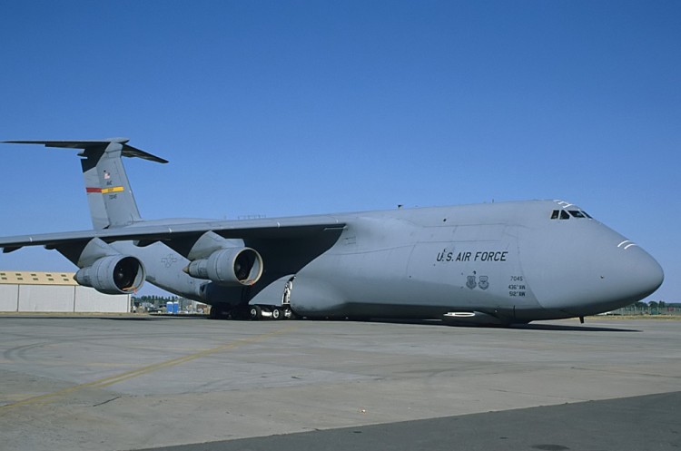 Największy wojskowy samolot transportowy USA wylądował we Wrocławiu, Mike Freer - Touchdown-aviation