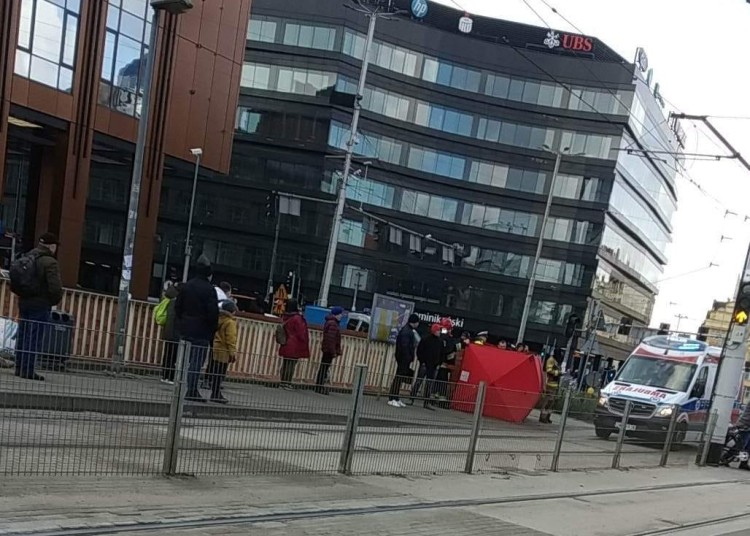 Wrocław: Tragedia na przystanku. Nie żyje mężczyzna, Czytelniczka