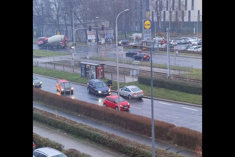 Wrocław: Groźnie wyglądający wypadek. Sprawca nie miał prawa jazdy, Pomoc drogowa AUTO-HARD