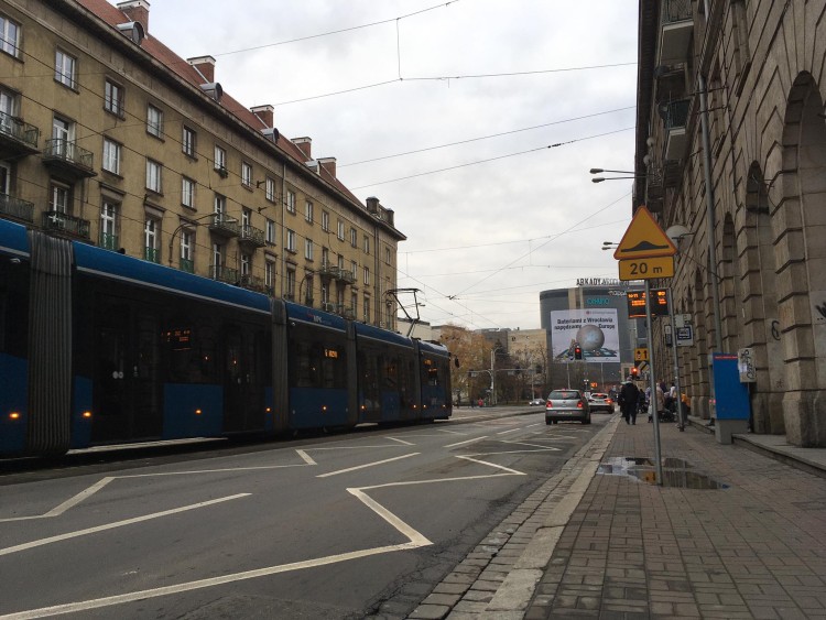 Wrocław: Sutryk chwali nowo otwarte torowisko. Jedzie koło niego samochodem, ip