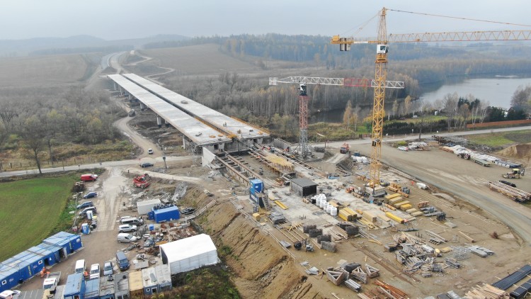 Dolny Śląsk: Nowy odcinek drogi S3. Zakończyło się nasuwanie wiaduktów [ZDJĘCIA], GDDKiA Wrocław