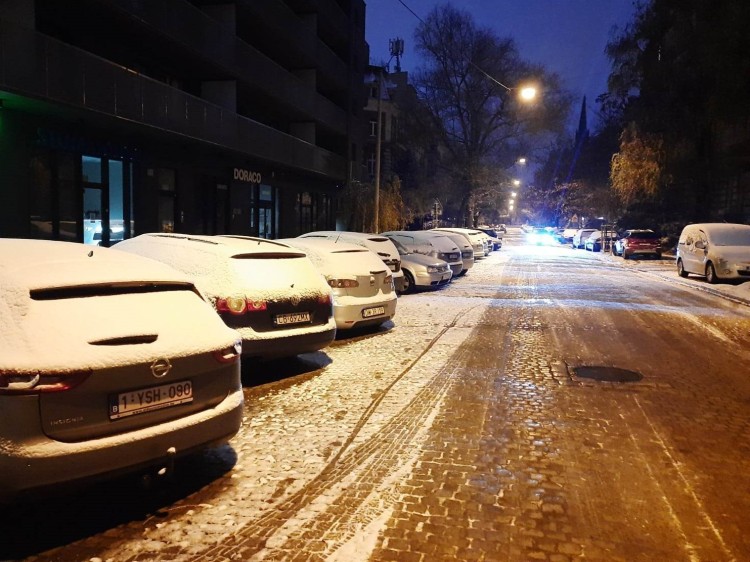 Atak zimy: Tylko 10 pługów na mieście. Na popołudnie zapowiadany przymrozek, k