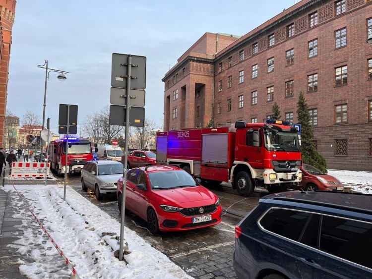 Pożar w KWP we Wrocławiu i ewakuacja pracowników. Znamy wstępne ustalenia, Jakub Jurek
