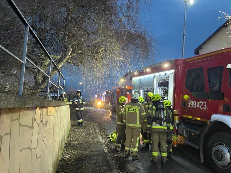 Duży pożar pod Wrocławiem. Paliła się sterta słomy, OSP Kamienna