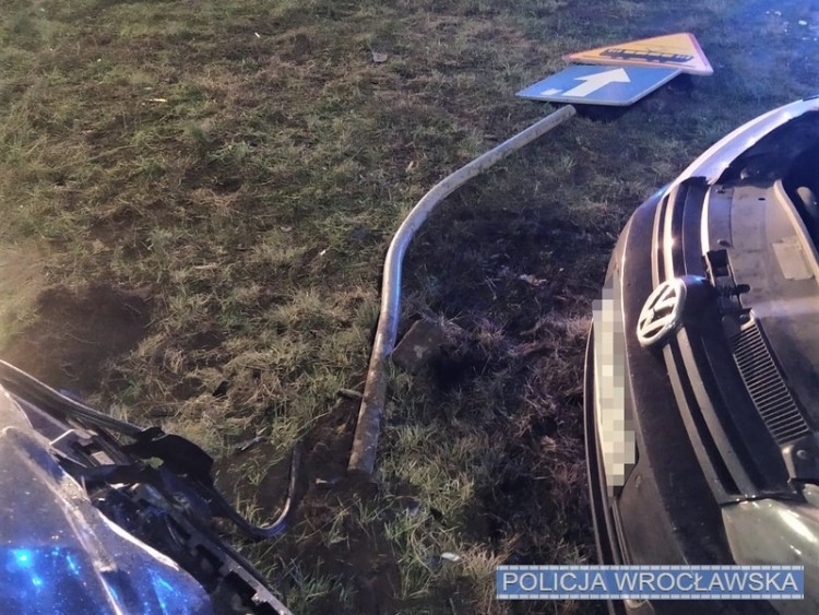 Wrocław: Zderzenie dwóch aut na placu Społecznym. Dwie osoby ranne, Wrocławska Policja