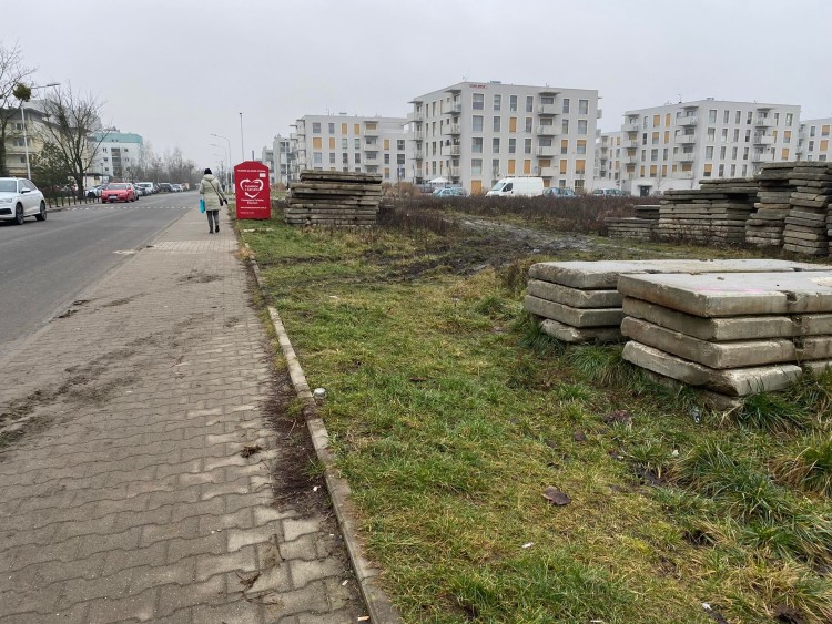 Budują nowe bloki, przy okazji niszczą osiedlową drogę, Klaudia Kłodnicka