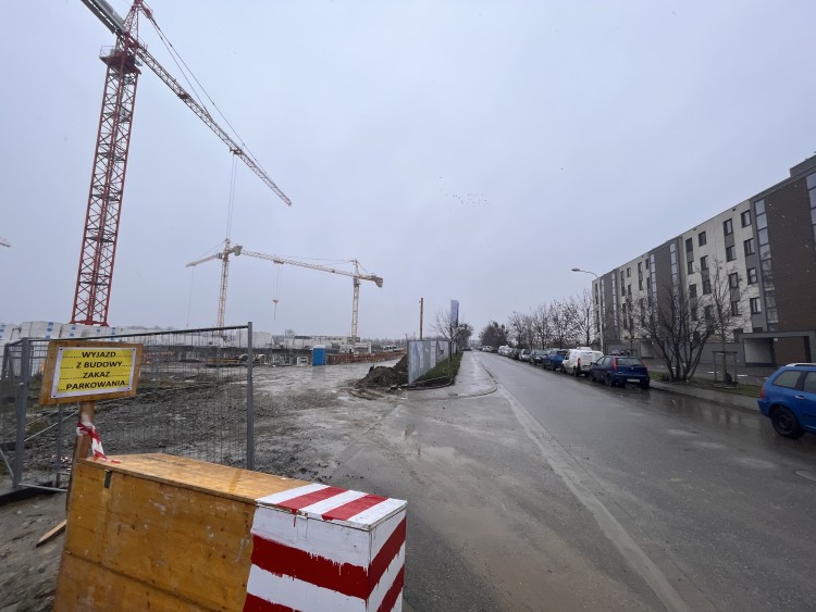 Budują nowe bloki, przy okazji niszczą osiedlową drogę, Jakub Jurek