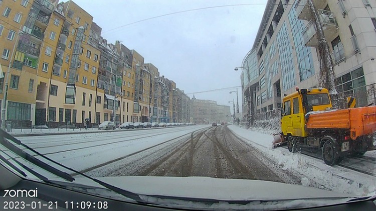 Wrocław w śniegu i błocie. Bardzo ślisko na drogach, Marcin Kruk