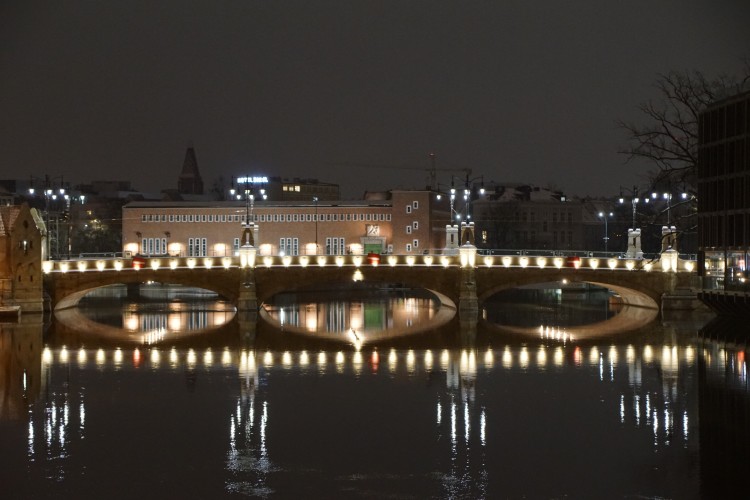 Mosty Pomorskie pierwszy raz rozświetlone. Iluminacje wieczorową porą, Wojciech Kulig