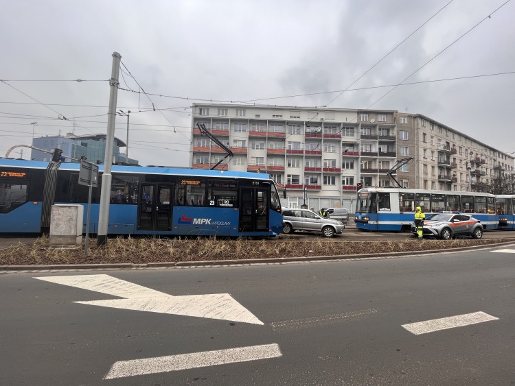 Wrocław: Wypadek na pl. Legionów. Nieoznakowany radiowóz zderzył się z osobówką, Jakub Jurek