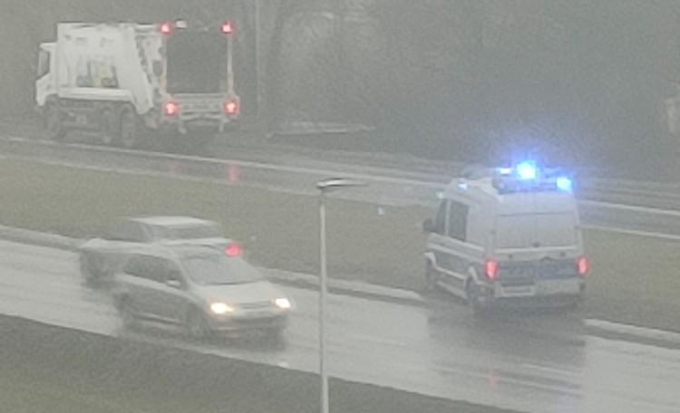 Wrocław: Policjanci przyjechali do interwencji i zakopali radiowóz [ZDJĘCIA], Czytelnik