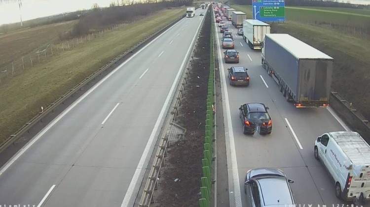 Wypadek na A4 pod Wrocławiem. Zderzyły się trzy auta, GDDKiA Wrocław
