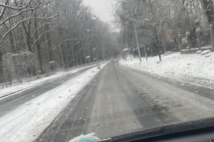 Wrocław: Atak zimy, koszmar na drogach! Ulice jak lodowisko [NA ŻYWO], Tuwroclaw