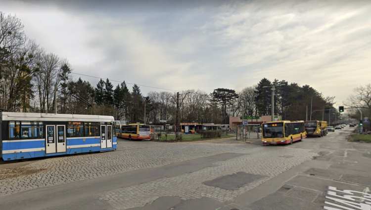 Wrocław: Wykoleił się tramwaj. Do pętli na Sępolnie nie dojedziemy, Google Maps