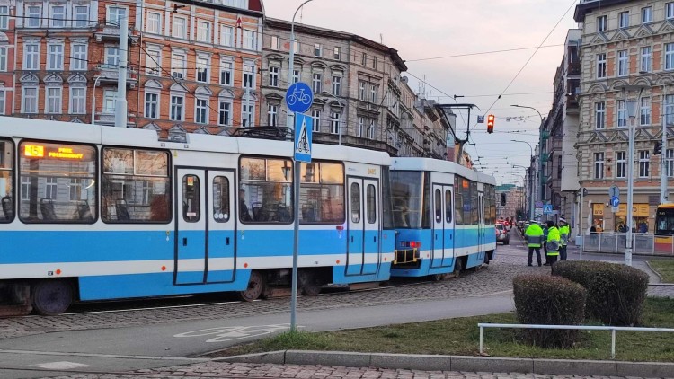 Wrocław: Wykolejenie tramwaju na przystanku Dworzec Nadodrze, Wojciech Kulig/archiwum