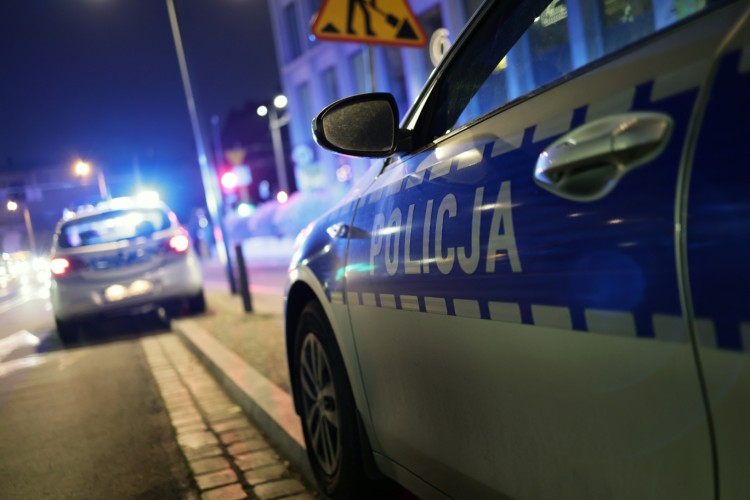 Napad na kuriera we Wrocławiu. Policja szuka sprawców, Shutterstock