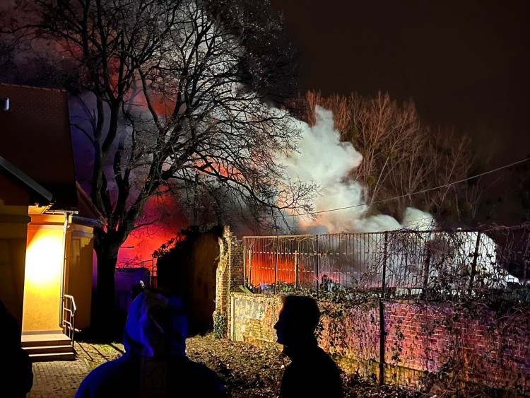 Gran incendio en Kiełczów.  Alcalde: Cierra las ventanas, quédate en casa.  Los bomberos pacificaron [ZDJĘCIA, FILMY]jacob jurek