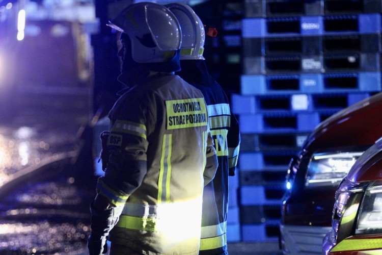 Gran incendio en Kiełczów.  Alcalde: Cierra las ventanas, quédate en casa.  Los bomberos pacificaron [ZDJĘCIA, FILMY]jacob jurek