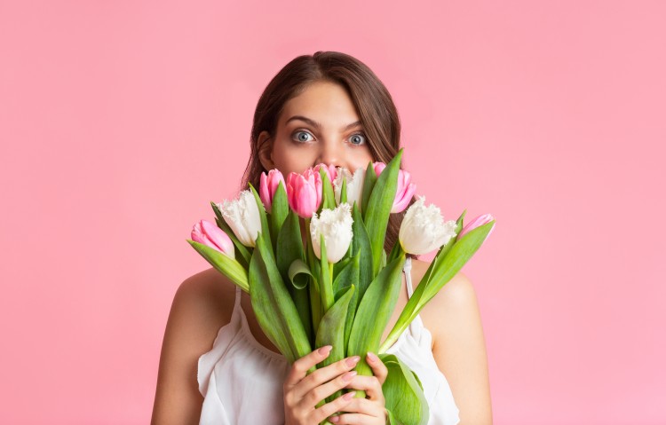 Życzenia na Dzień Kobiet - 8 marca wyślij je koniecznie! Gotowe i ładne życzenia na 8.03.2023, Adobe Stock