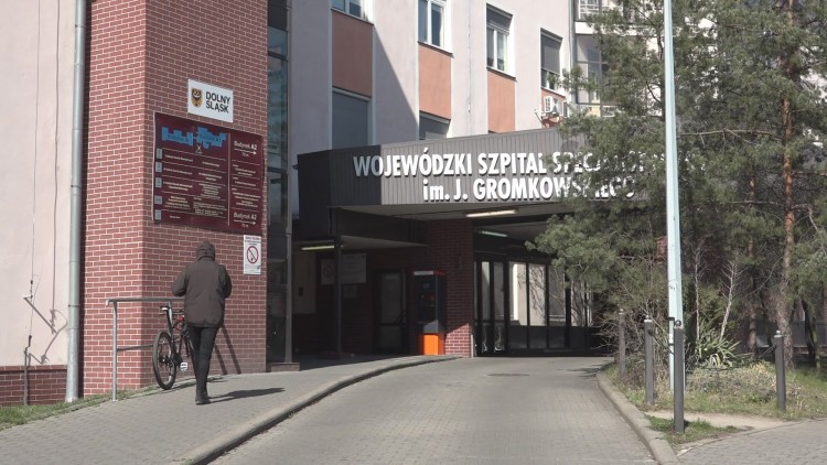 Wzrost zachorowań na COVID-19 we Wrocławiu. Trafiają do szpitala na Koszarowej, Archiwum/tuwroclaw.com