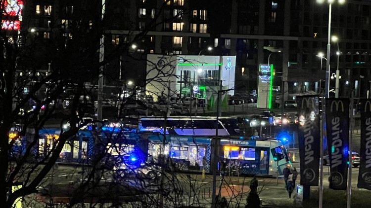 Wrocław: Wypadek tramwaju i autobusu. Duże skrzyżowanie zablokowane, Aleksandr Kamyszew