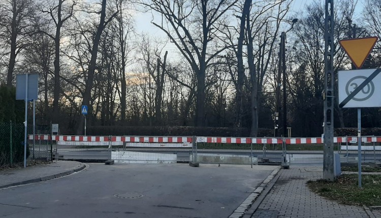 Ulica na Stabłowicach zamknięta na dłużej. Nikt nie powiadomił mieszkańców, Hanna Misiak