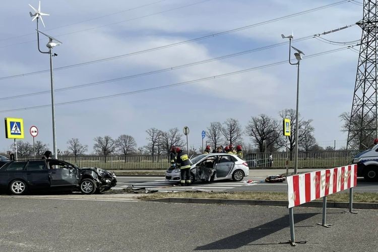 Wypadek na Wschodniej Obwodnicy Wrocławia. Droga była zablokowana, są ranni, Maniek Ka