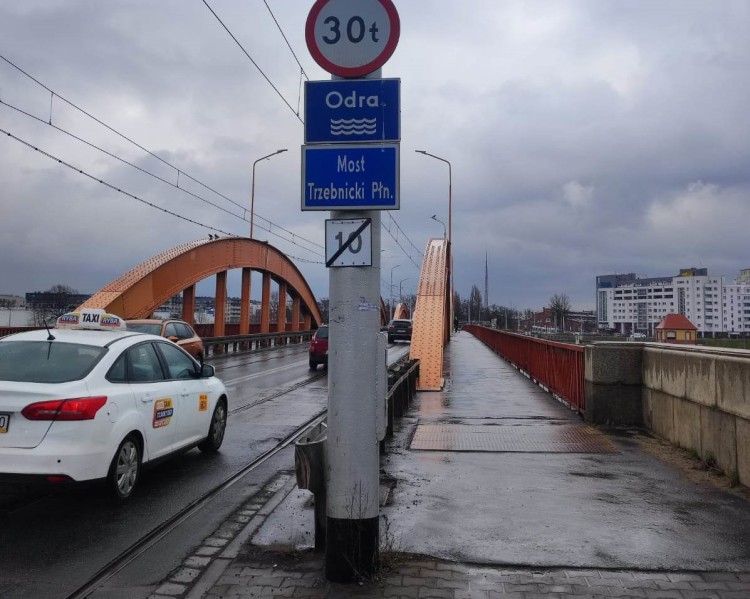 Absurdalne ograniczenia prędkości tramwajów we Wrocławiu. Tak wolno nie da się jeździć!, Czytelnik