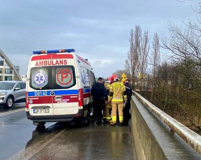Wrocław: Ukrainiec skoczył z mostu. Dramatyczna walka o życie mężczyzny, Dolnośląskie WOPR