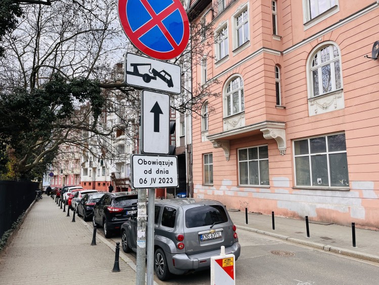 Płatne parkowanie na kolejnych ulicach we Wrocławiu. Już stawiają znaki, JJ