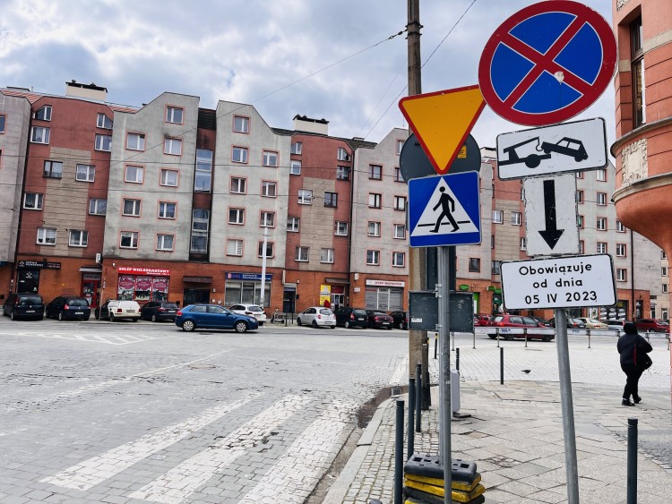 Płatne parkowanie na kolejnych ulicach we Wrocławiu. Już stawiają znaki, JJ