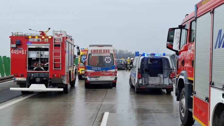 Autostrada A4 zablokowana. Groźny wypadek trzech aut, TVRegionalna.pl