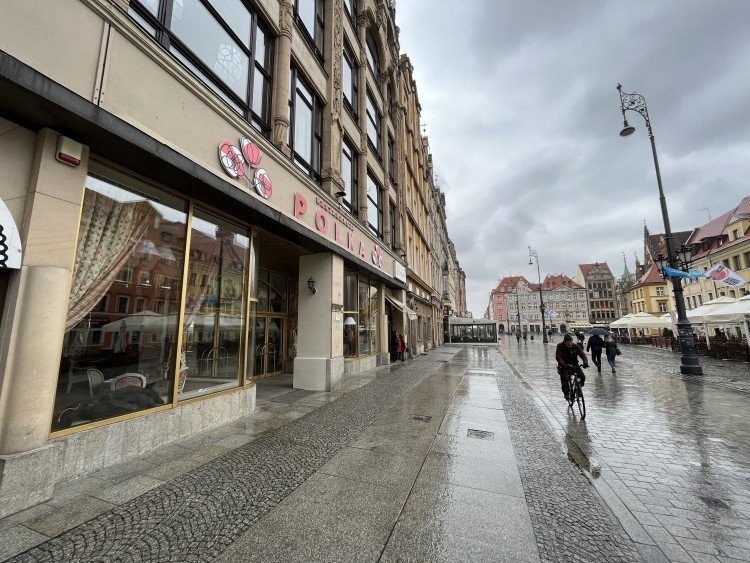 Wrocław: Upadła jedna z największych restauracji na Rynku, Jakub Jurek